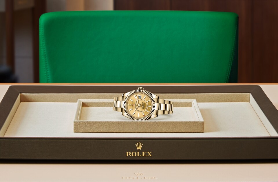 Rolex Sky-Dweller in Gold, m326938-0003 | Europe Watch Company